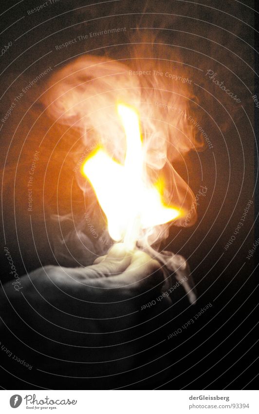 Streichholz Supernova #2 grell Explosion Licht Hand entfalten gelb rot Physik heiß Finger Brand anzünden Feuer hell Rauch Energiewirtschaft Kraft Wärme light