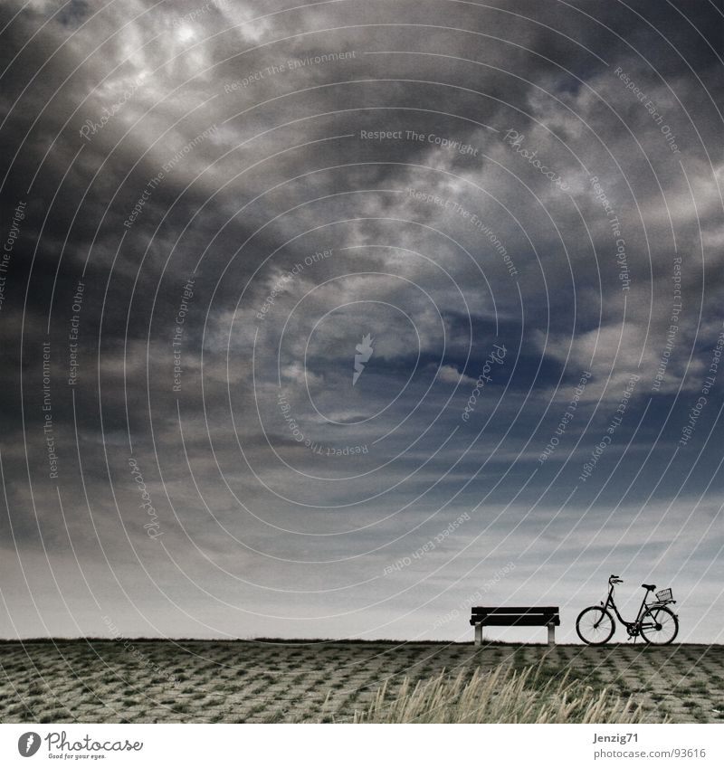 Nimm Platz. Deich Fahrrad Pause Wolken Freizeit & Hobby Bank Nordsee sitzen biken mit dem rad unterwegs Himmel Wetter