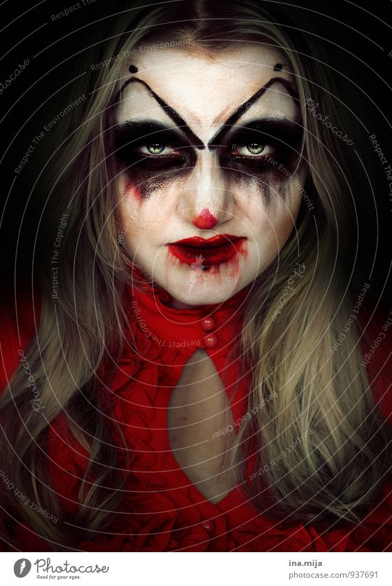 gruselige junge Frau als Clown geschminkt Feste & Feiern Halloween Mensch feminin Gesicht 1 Gefühle Stimmung egoistisch Ekel Verachtung Frustration Rache