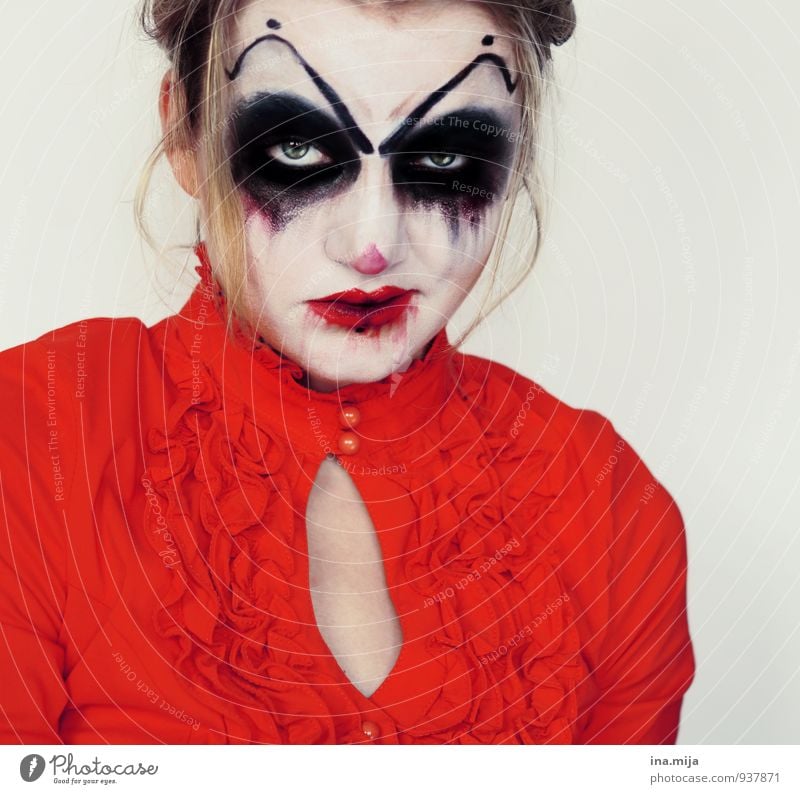Frau als Horrorclown geschminkt Feste & Feiern Karneval Halloween bedrohlich dunkel Stimmung Feindseligkeit Gewalt Hass skurril Monster gruselig Aggression