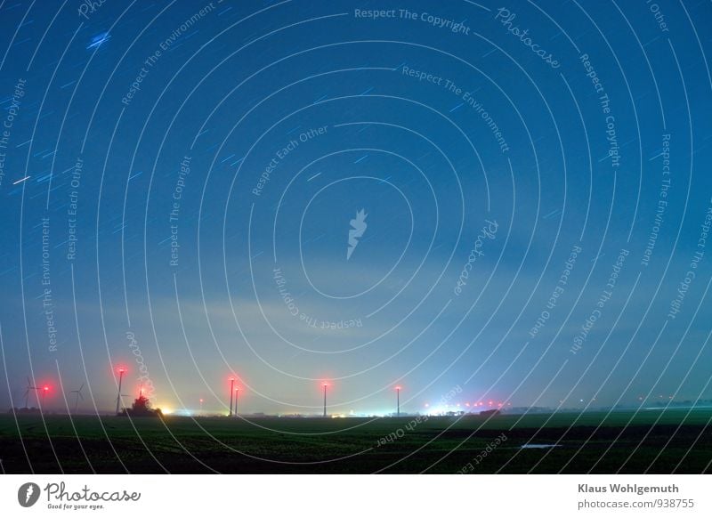 "Die Nacht auf dem kahlen Feld." Tourismus Technik & Technologie Windkraftanlage Umwelt Natur Wolkenloser Himmel Nachthimmel Stern Horizont Herbst