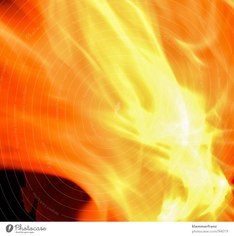 Romeo und Julia Physik Glut brennen heiß Samson Peak schwarz gelb rot Explosion glühend Nacht anzünden Rascheln Langzeitbelichtung Brand Wärme Energiewirtschaft