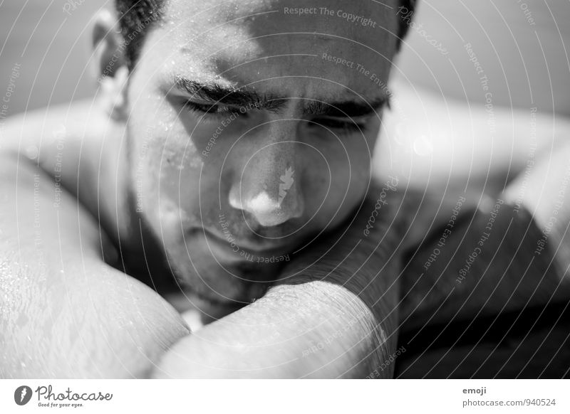Wassertropfen maskulin Junger Mann Jugendliche Gesicht 1 Mensch 18-30 Jahre Erwachsene schön muskulös Schwarzweißfoto Außenaufnahme Tag Schwache Tiefenschärfe