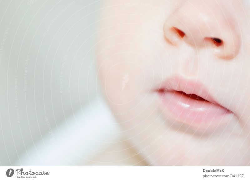 Rosaroter Mund und Nase eines Babys im Detail Mensch Kindheit Haut Kopf Gesicht Lippen 1 0-12 Monate beobachten genießen sprechen authentisch Freundlichkeit