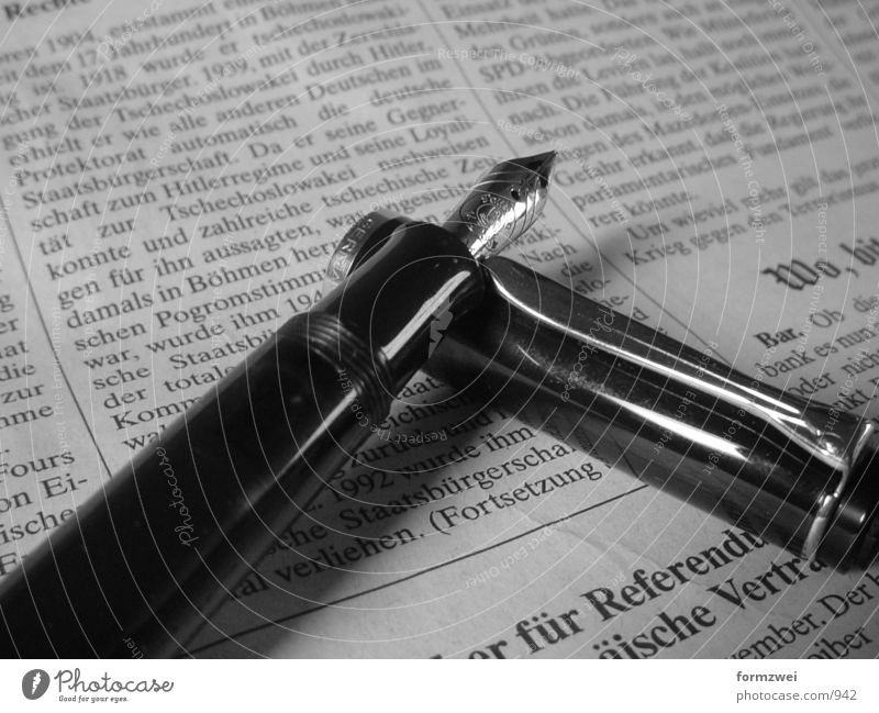 Füller der 2.te high resolution Füllfederhalter Schwarzweißfoto Zeitung Dinge B&W Business