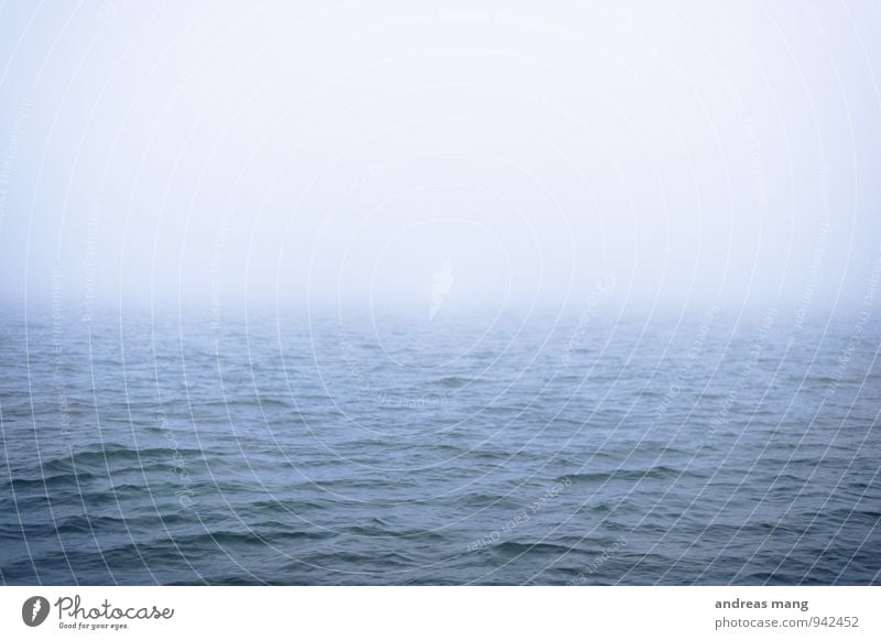#250 Wasser Horizont schlechtes Wetter Nebel Wellen Nordsee Meer Ferne Flüssigkeit Unendlichkeit maritim nass trist blau ruhig Sehnsucht Heimweh Fernweh