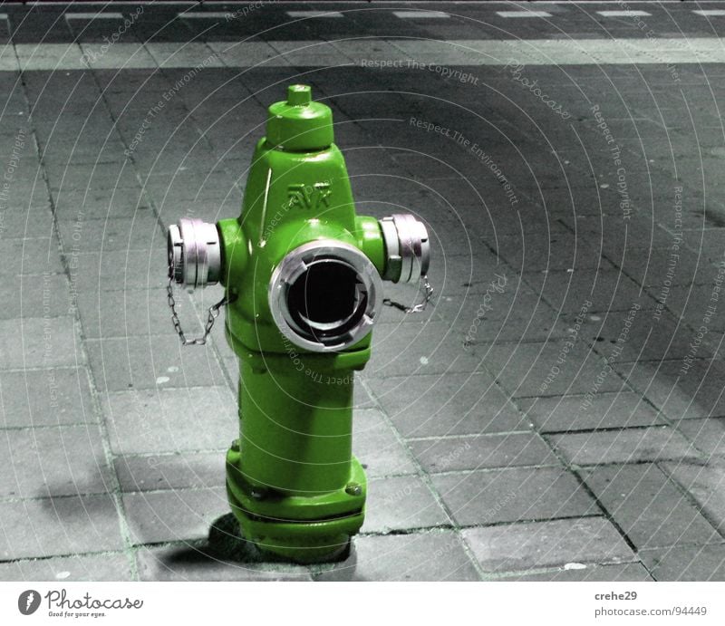FeuerAlarm Hydrant Schlauch brennen löschen grün offen Löschwasser Versorgung Brand Löschwasserversorgung Wasser Feuerwehr gegentstand spühlung