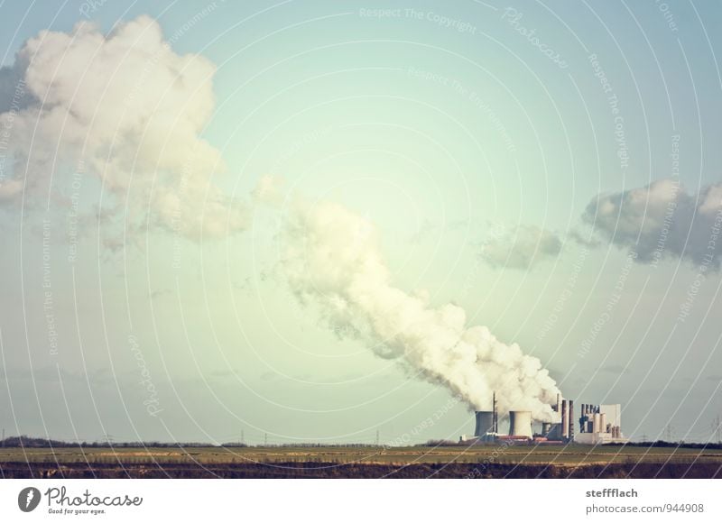 Viel Rauch um Nichts Energiewirtschaft Kohlekraftwerk Industrie Landschaft Erde Luft Himmel Schönes Wetter Feld Fabrik dreckig gigantisch hässlich trist blau