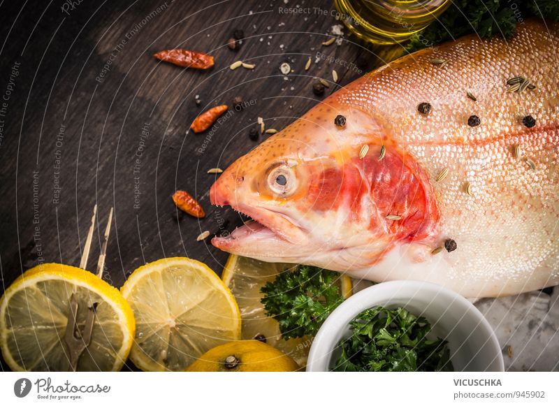 Regenbogenforelle roh mit Zitrone,Öl und gewürzen Lebensmittel Fisch Frucht Kräuter & Gewürze Ernährung Festessen Natur weich Design Hintergrundbild Forelle