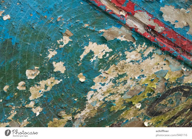 Patina à la Bretagne Schifffahrt Fischerboot alt blau rot Farbstoff Farbe abblättern fallen verfallen Oxidation Vergänglichkeit Hintergrundbild Schiffsbug