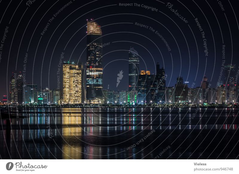 Abu Dhabi Hauptstadt Skyline Hochhaus Turm Bauwerk Gebäude Architektur Sehenswürdigkeit entdecken glänzend leuchten Kitsch schwarz Nachtaufnahme Lichtermeer