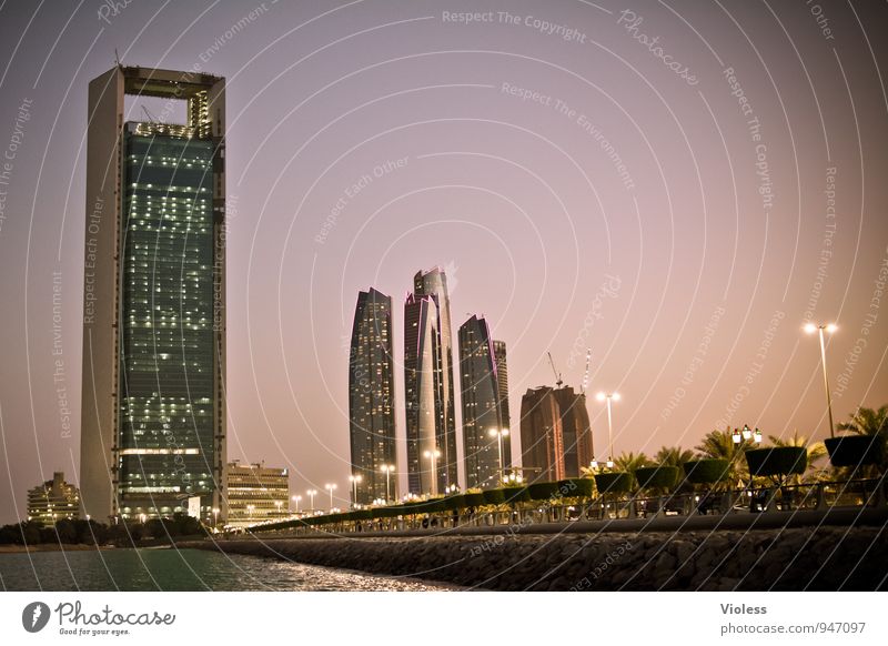 Abu Dhabi Night Tourismus Abenteuer Ferne Sightseeing Städtereise Hauptstadt Skyline Hochhaus Brücke Turm Bauwerk Gebäude Architektur Sehenswürdigkeit