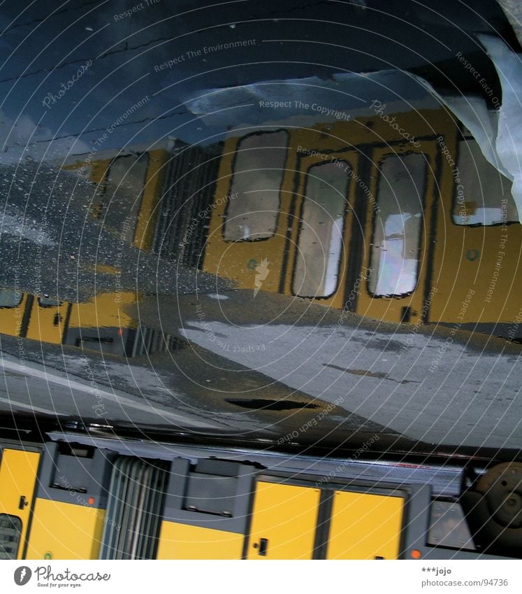 unterwasserbahn gelb Pfütze nass Straßenbahn Asphalt feucht Reflexion & Spiegelung Mobilität Verkehr Wasser Verkehrswege Regen Eisenbahn Berlin