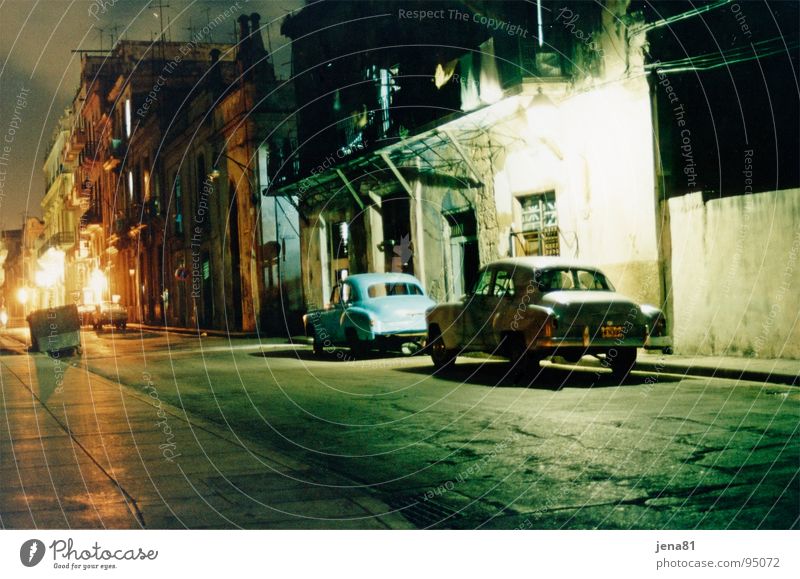 Havanna Kuba Ferien & Urlaub & Reisen Nacht Verkehrswege Südamerika historisch Abend Straße PKW