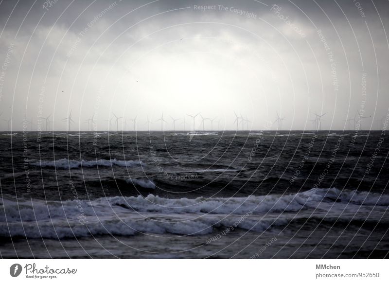 OffShore Meer Wellen Energiewirtschaft Windkraftanlage Umwelt Urelemente Luft Himmel Sturm Küste Nordsee drehen blau Zukunft Elektrizität Stromkraftwerke