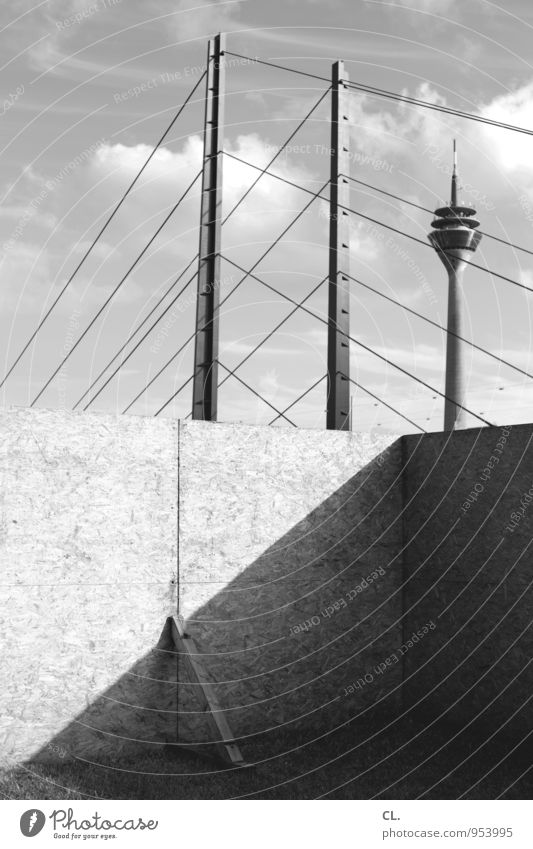 düsseldorf Baustelle Himmel Wolken Düsseldorf Stadt Menschenleer Brücke Bauwerk Gebäude Architektur Mauer Wand Sehenswürdigkeit Wahrzeichen Rheinturm