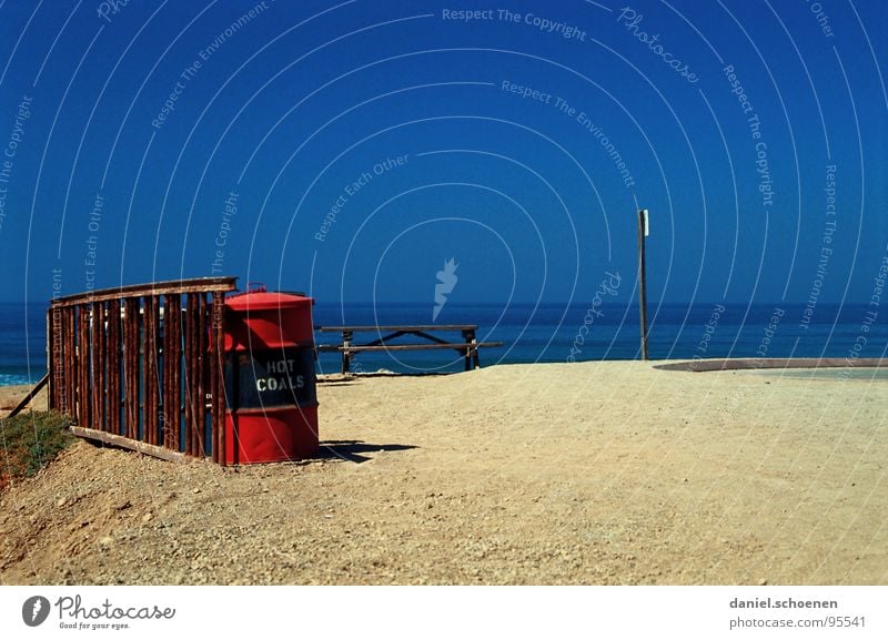 hot coals Meer Horizont Ferien & Urlaub & Reisen Grillplatz leer Einsamkeit Strand blau rot Fass Hintergrundbild Pazifik Kalifornien Fernweh Küste Sommer USA