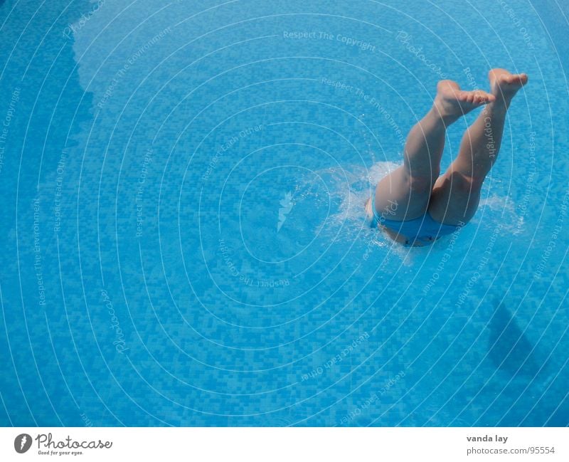 Kopfsprung deluxe III Sommer Schwimmbad Ferien & Urlaub & Reisen Meer Badeanzug Bikini springen Frau nass Fußsohle Freude Sport Spielen Wasser Schwimmen & Baden