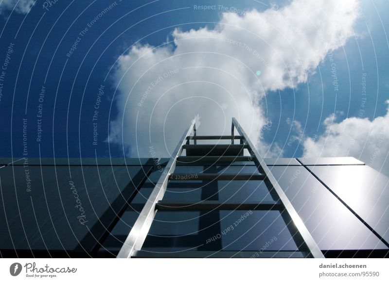 Karriereleiter ? Wolken aufsteigen Sommer Sonne abstrakt weiß zyan Dach Detailaufnahme Industrie Himmel Treppe Wetter blau Metall Architektur