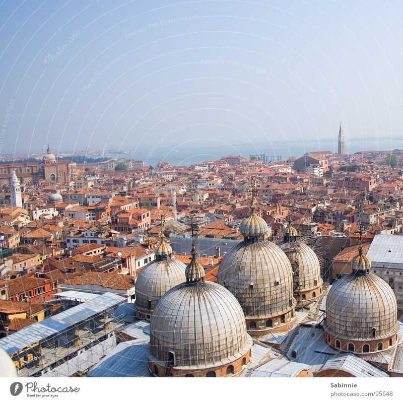 Aufsicht, venezianisch Venedig Markusplatz Vogelperspektive Kuppeldach Gotteshäuser Himmel Kathedrale San Marco Basilica Überblick Ferne Skyline Blauer Himmel