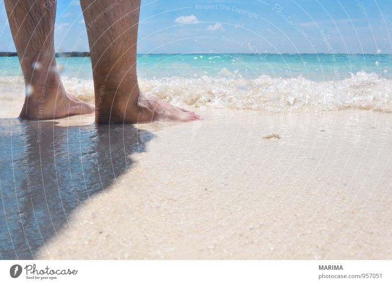 man takes a beach walk exotisch Erholung ruhig Ferien & Urlaub & Reisen Strand Meer Mensch Natur Sand Wasser Fußspur gehen blau türkis weiß Asien Barfuß