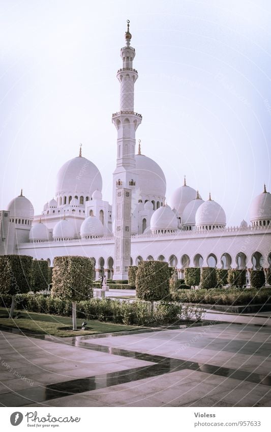 Abu Dhabi IV Hauptstadt Bauwerk Gebäude Architektur Sehenswürdigkeit Wahrzeichen Denkmal historisch Glaube Allah Islam Moschee Minarett Kuppeldach Turm