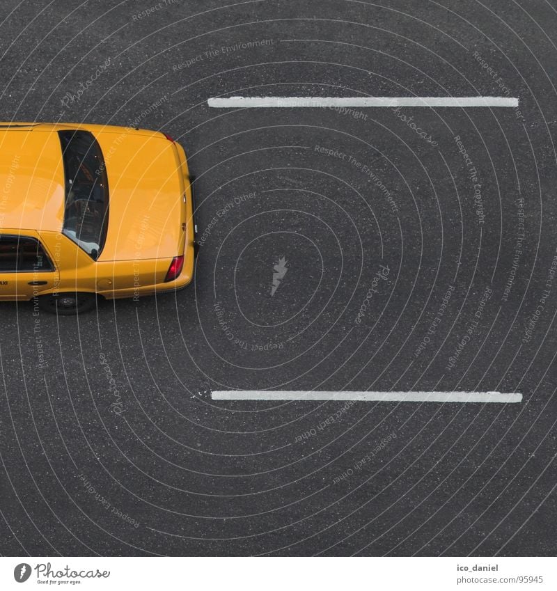Yellow Cab II - New York Verkehrsmittel Straße PKW Taxi frei Geschwindigkeit gelb New York City Asphalt Manhattan New York State Broadway Fahrbahnmarkierung