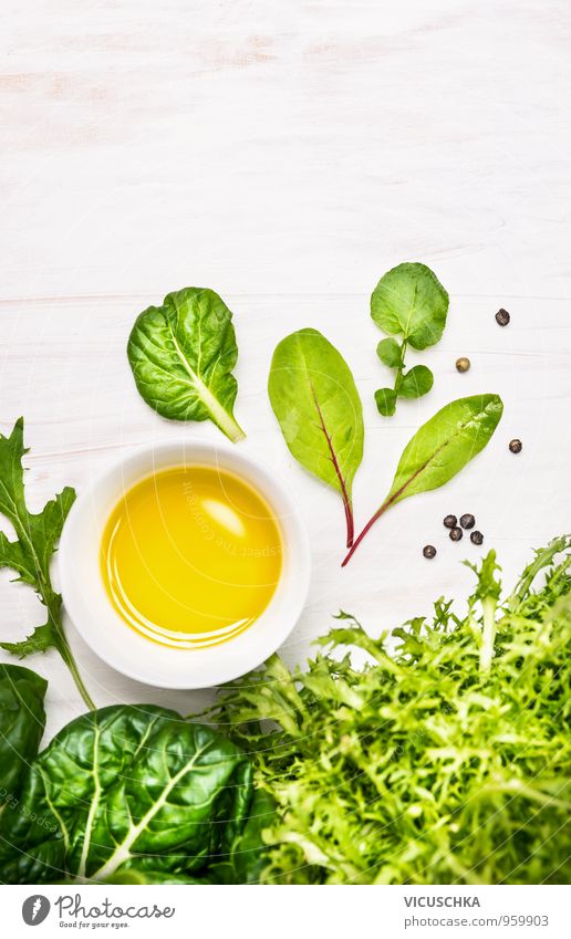 grüne Kraut Salat und Schüssel mit Öl Lebensmittel Gemüse Salatbeilage Kräuter & Gewürze Ernährung Festessen Bioprodukte Vegetarische Ernährung Diät