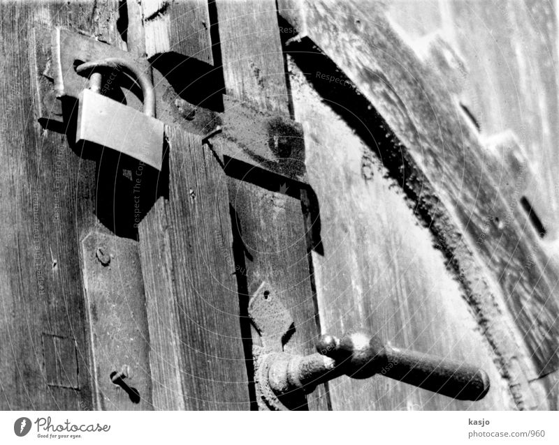 Old Door Holz Industrie Tür Burg oder Schloss alt Schwarzweißfoto