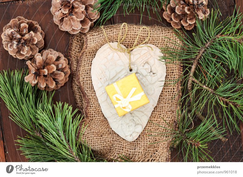 Weihnachtsgeschenk Lifestyle Dekoration & Verzierung Holz Ornament Herz authentisch einzigartig natürlich braun gelb grün Tradition Dezember Geschenk gebastelt
