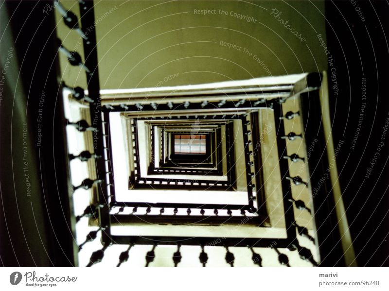 auf dem weg nach oben Haus Spirale Barcelona Unendlichkeit Spanien historisch Treppe Geländer