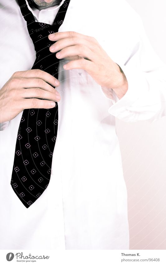 Getting Dressed for Success Krawatte Vertreter Ingenieur Hemd Anzug grinsen Freundlichkeit Ladengeschäft Kredit Aktien Börse seriös Geschäftsleute Vorgesetzter