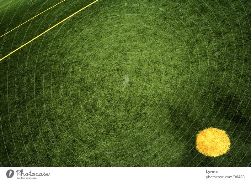 Punkt Freizeit & Hobby Spielen Sport Linie gelb grün Farbe Geometrie Anstoß stoßen Spielfeld Rasen Kreis Grafik u. Illustration Farbfoto Außenaufnahme