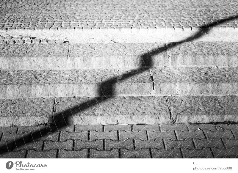 stufen Treppe Verkehrswege Straße Wege & Pfade Bürgersteig Linie Zickzack eckig Wachstum aufwärts Entwicklung Schwarzweißfoto Außenaufnahme Menschenleer Tag