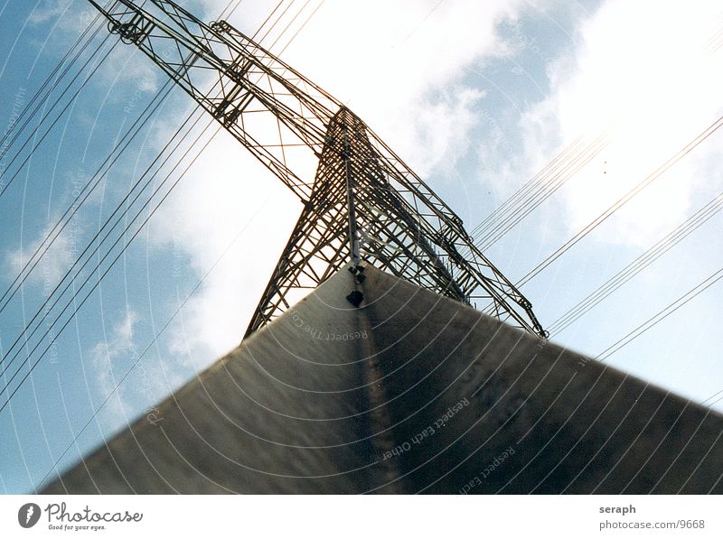 Strommast Elektrizität Energiewirtschaft Kabel Hochspannungsleitung Bauwerk Draht elektronisch Elektronik Energie sparen Energiesparer Gerüst Konstruktion