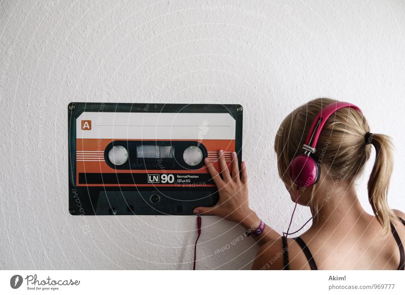 Mix-Tape 90's Lifestyle Stil Freude Freizeit & Hobby Musik Club Disco Feste & Feiern MP3-Player feminin Junge Frau Jugendliche Leben 13-18 Jahre Kind