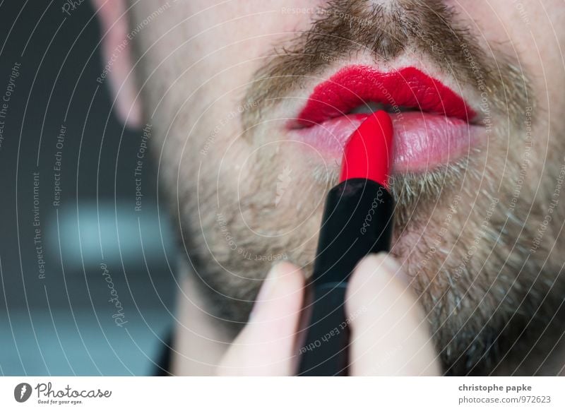 Égalité Kosmetik Schminke Lippenstift maskulin feminin androgyn Homosexualität Mann Erwachsene Mund Bart 1 Mensch Dreitagebart rebellisch Erotik Klischee