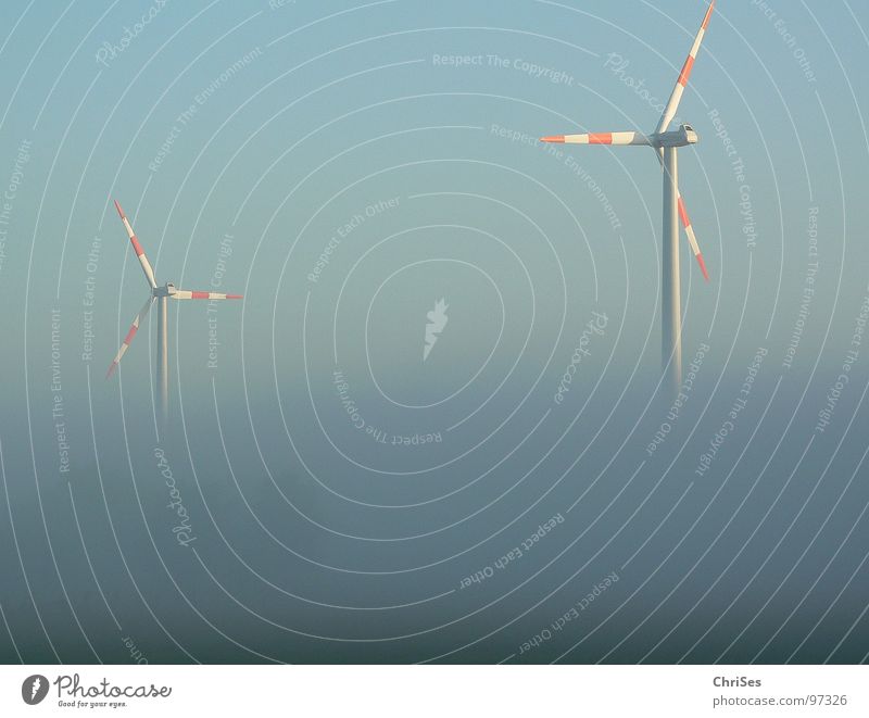 morgens um 6.16 Nebel Morgen Sonnenaufgang Erneuerbare Energie Elektrizität ökologisch grau rot Triebwerke Horizont Sommer Nordwalde Industrie Windkraftanlage