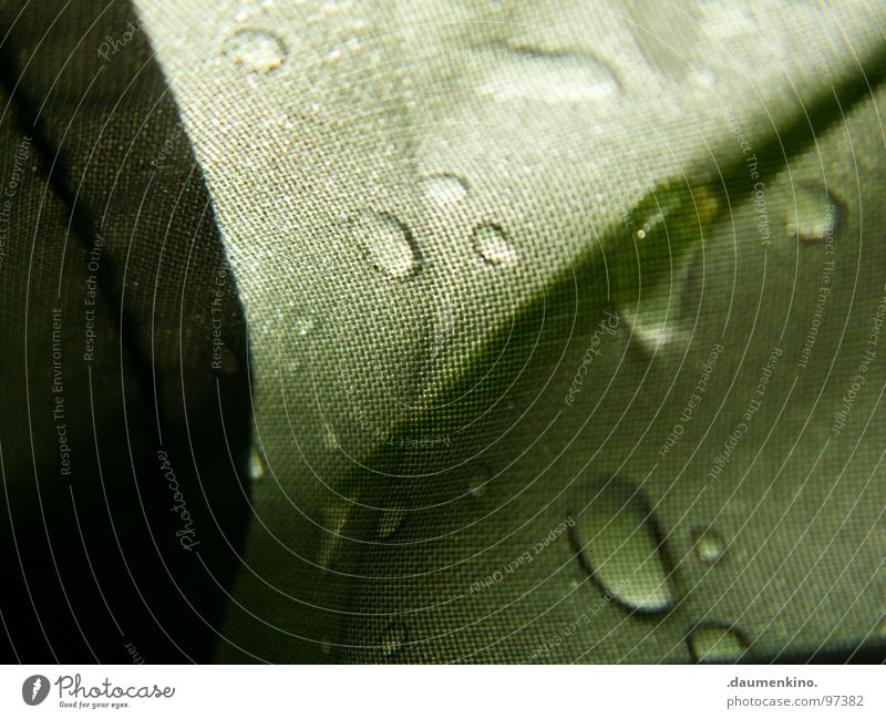 Pluie Regen feucht nass Zelt Abdeckung wasserdicht Vergänglichkeit Flüssigkeit Faser Licht Makroaufnahme Nahaufnahme Wasser schön Wassertropfen rain raindrops