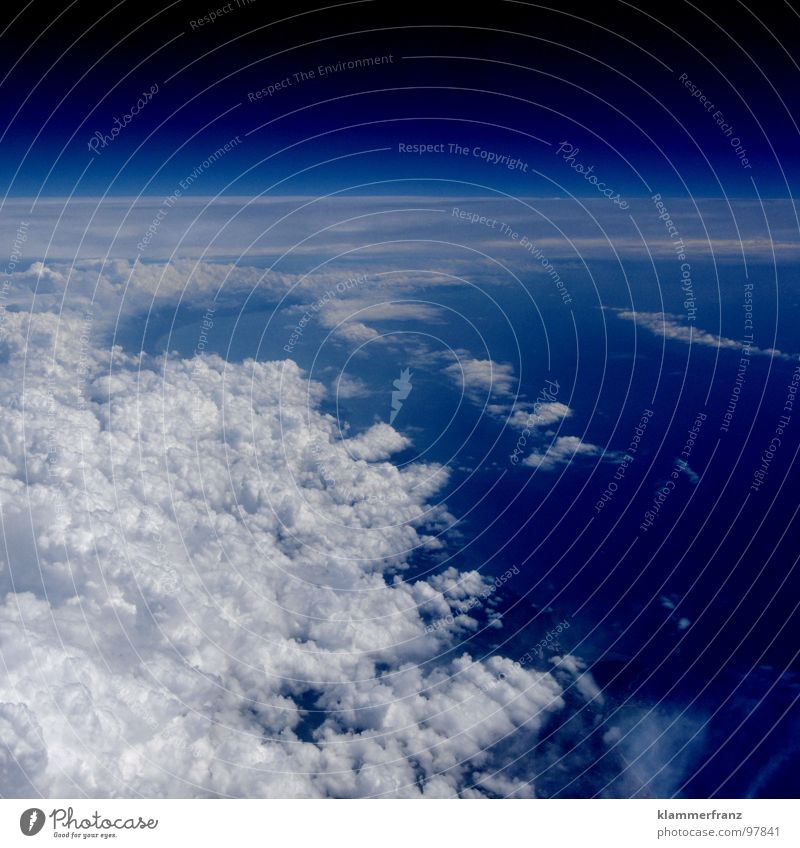 Sie kommen... Planet Weltraumstation Wolken über den Wolken Hoffnung Horizont Himmel schlechtes Wetter ruhig Einsamkeit Gelassenheit Landschaft Weitwinkel weiß
