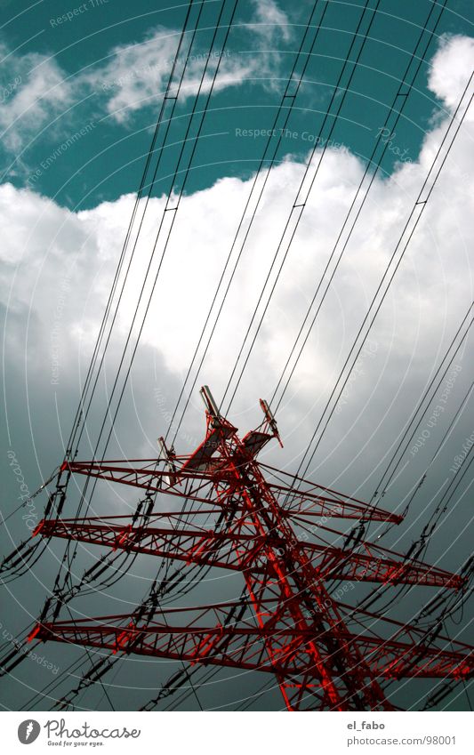 stromriese Strommast Elektrizität Wolken grün rot Eisen 08 15 Elektrisches Gerät Technik & Technologie Energiewirtschaft Himmel Industriefotografie Metall