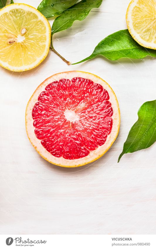 Grapefruit Scheibe mit Blättern und Zitrusfrüchte Lebensmittel Frucht Orange Ernährung Saft Stil Design Gesunde Ernährung Natur gelb rosa Hintergrundbild slice