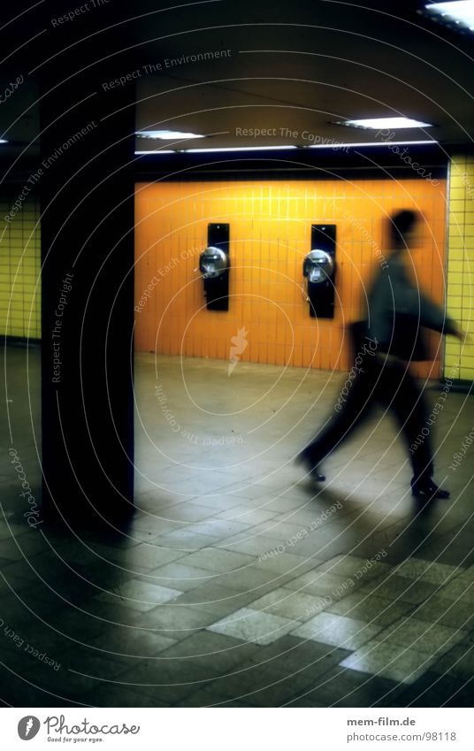 untergrund Personenverkehr Untergrund U-Bahn verfolgen Panik Neonlicht Baustelle Köln Bewegungsunschärfe unterirdisch Angst Farbe Verfolgung Schatten