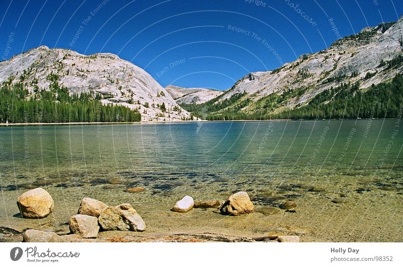 Still ruht der See durchsichtig ruhig Aufenthalt Yosemite NP Nationalpark Kalifornien Pause USA Sommer Stein Berge u. Gebirge Wasser Klarheit blau Himmel