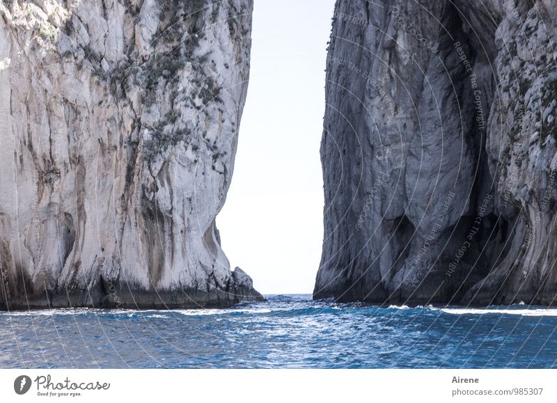 Feuchtigkeit | drüberklettern Ferien & Urlaub & Reisen Ausflug Sommerurlaub Meer Landschaft Urelemente Wasser Felsen Küste Mittelmeer Insel Capri Klippe