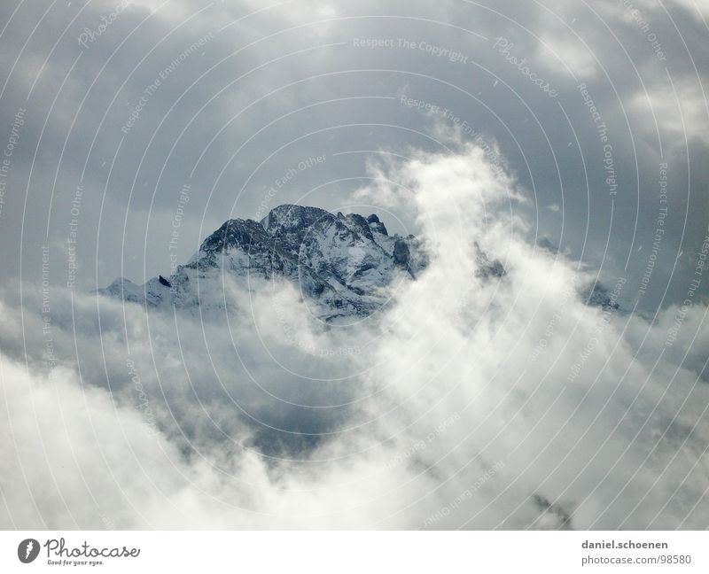 Wetterumschwung Wolken dramatisch bedrohlich Gipfel Bergsteigen wandern Schweiz Winter Berge u. Gebirge Alpen Schnee Eis Felsen Spitze Klettern