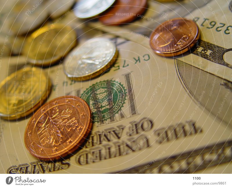 cash US-Dollar Geld Geldmünzen Geldscheine Cent Makroaufnahme Nahaufnahme Kapitalwirtschaft Euro