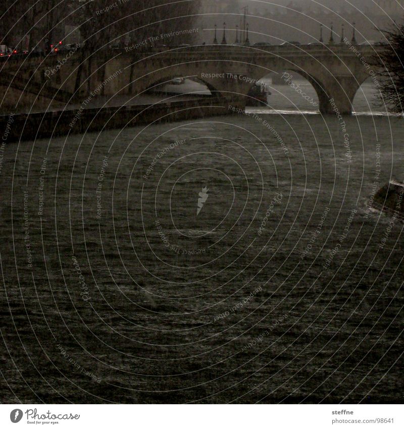 Kaiserwetter Paris Seine Le Pont Neuf Wellen Unwetter Apokalypse Fluss Bach Brücke Hagel Regen Angst bedrohlich