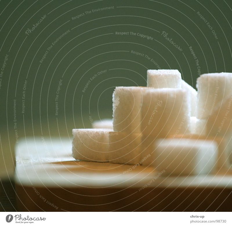 Zuckerwürfel I Würfelzucker süß Zuckerfabrik weiß Zuckerrohr Brasilien Südamerika grün braun ungesund Zuckerrübe eckig Quadrat Kristallstrukturen Zuckerkristall