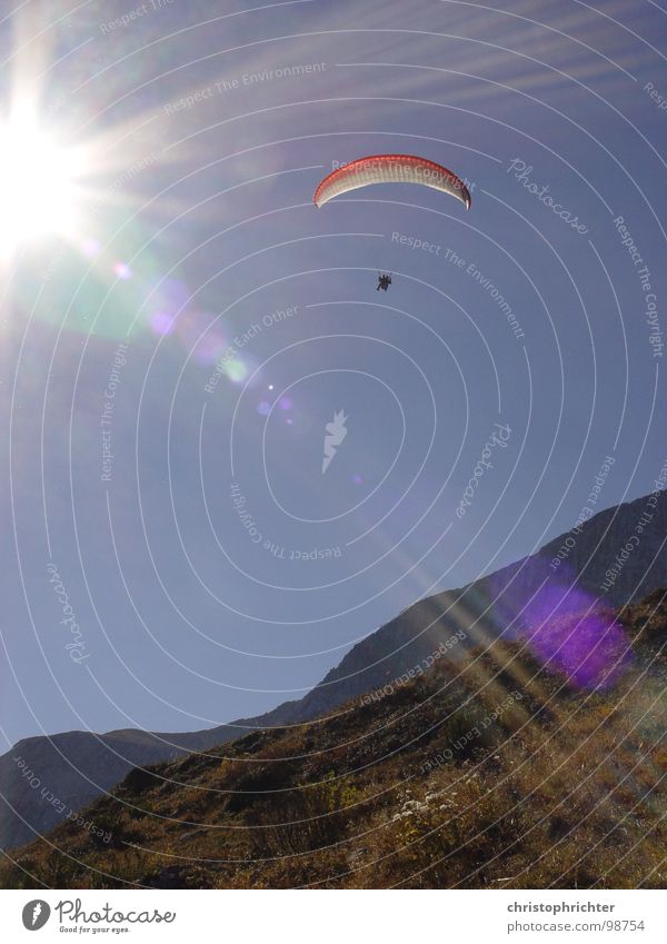 Gleitschirmflug Licht gleiten Sport Funsport fliegen Sonne Himmel Berge u. Gebirge Alpen